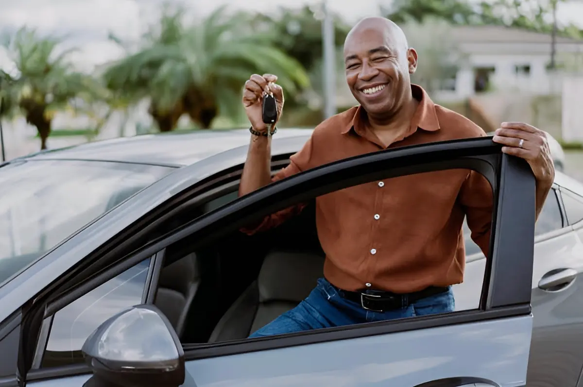 Family enjoying Louisville vacation with rental car